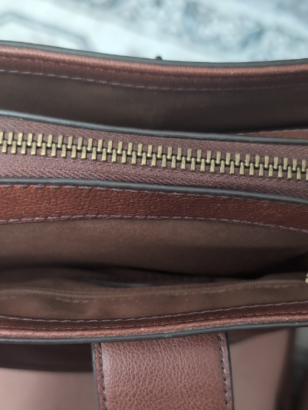 Fossil Lana Crossbody Leather Bag with Gold Accent - Picture 9 of 17
